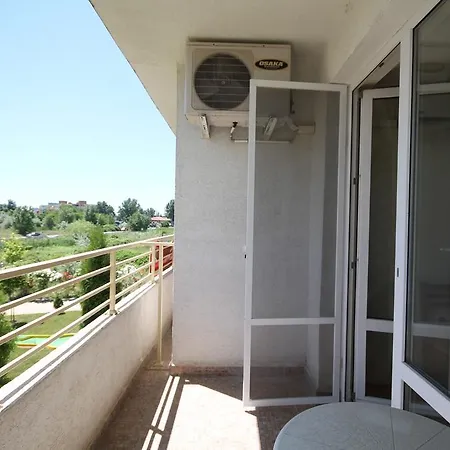Arendoo In Fort Club Apartment